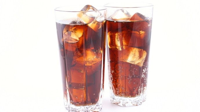 Two tall glasses of cola with ice and lemon
