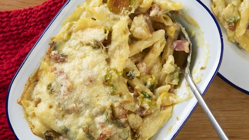 Macaroni Ysgewyll a Bacwn