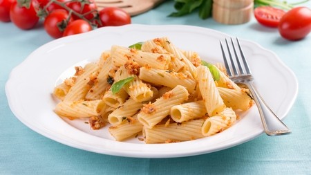 wholewheat pasta topped with a light covering of mince and green garnish